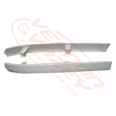 3787094-94 - HEADLAMP - MOULDING - R/H - LOWER - MITSUBISHI FM615/FK516 2003- 2008