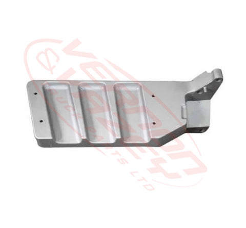9013104-61 - ALLOY STEP - LOWER - L/H (BOLTS BELOW THE LOWER STEP) - VOLVO FM 2013-