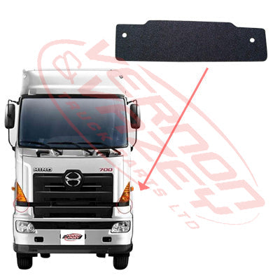 3186224-20 - FRONT CORNER PANEL - MOULDING - BELOW CORNER LAMP - L=R - HINO 700 SERIES 2002-